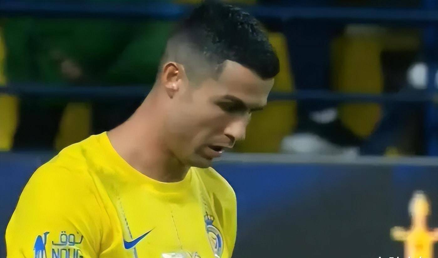 爱游戏全站-包含C罗在比赛中受伤退赛，利物浦主帅表示担忧的词条