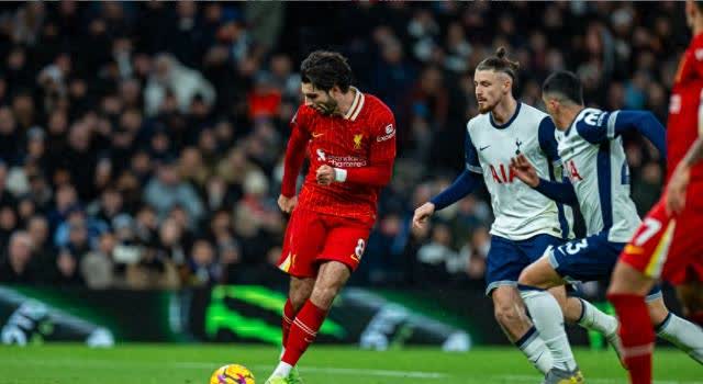 爱游戏全站-萨拉赫官方宣布出色发挥新规，公牛引发争议！赛场气氛高涨的简单介绍